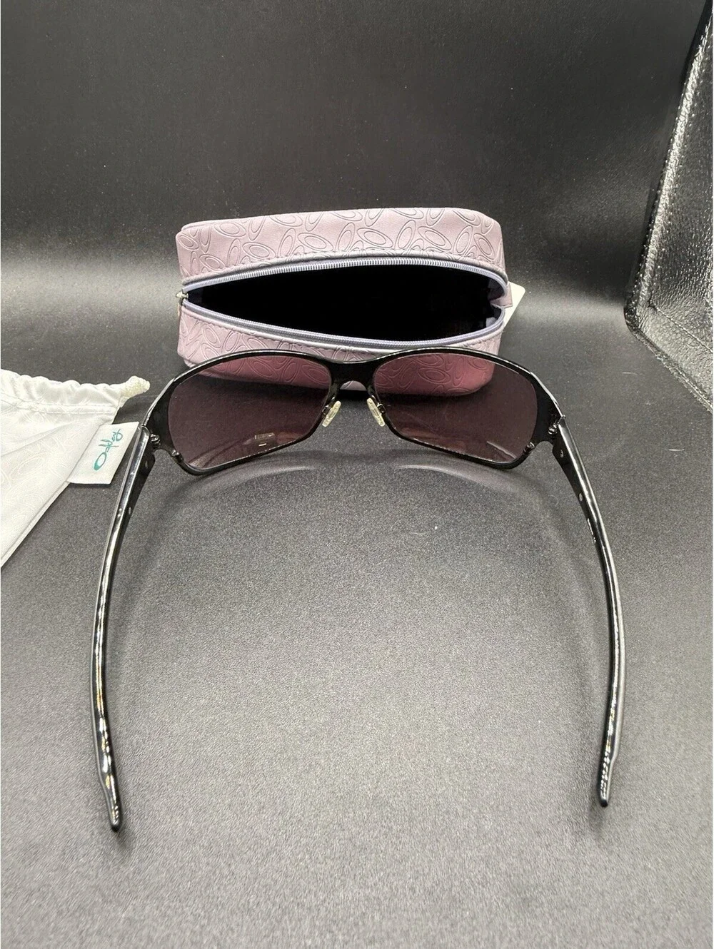 Oakley Behave Polished Black/Grey Lenses